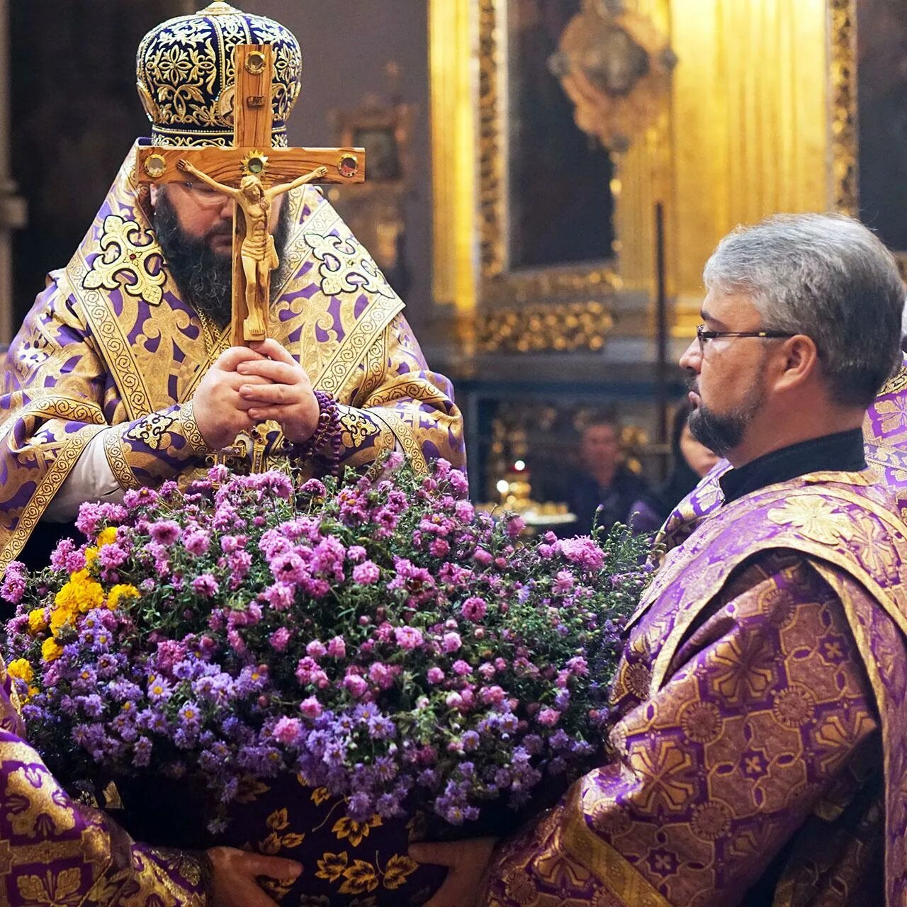 Всенощное бдение. Воздвижение Креста Господня богослужения службы. Всенощное бдение что это такое в православии. Воздвижение Креста Господня поклонение. Всенощная суббота