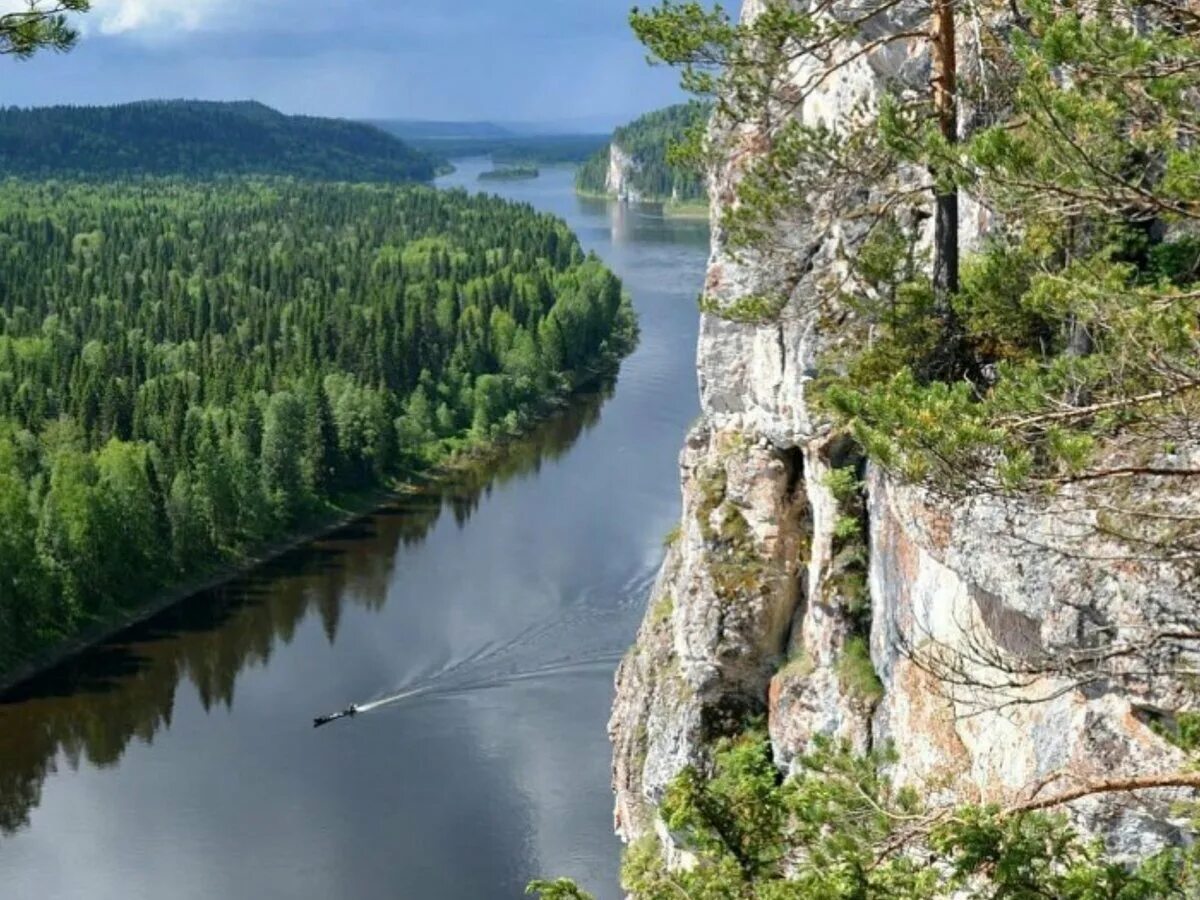 Уральские горы Пермский край Чусовая. Ветлан Пермский край. Скала Ветлан на реке Вишера. Камень Ветлан. Чусовая река россии