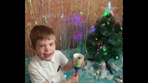 Новогодние хлопушки кто поет
