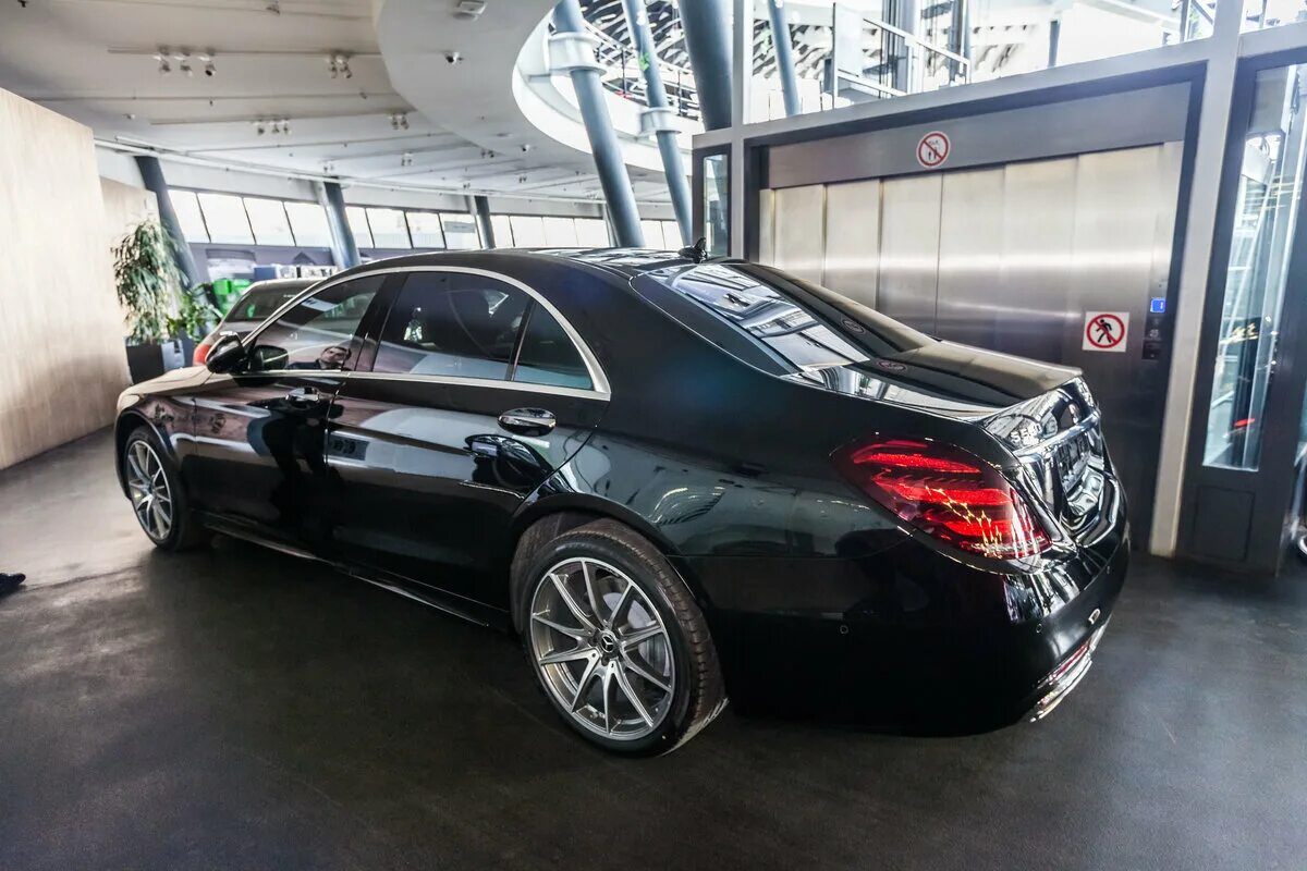 C 222. Mercedes-benz s-класс 560 long vi w222 c217 рестайлинг. mercedes-benz s-класс 560 4matic vi (w222, c217) рестайлинг, 2018. mercedes w222 лобовое стекло рестайлинг.