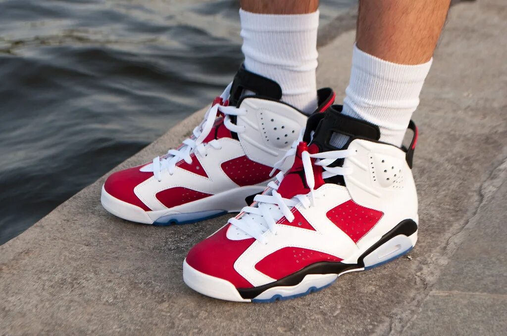 Как зашнуровать кроссовки джорданы. Nike Air Jordan 6. Nike Air Jordan 6 Carmine. Nike Air Jordan 6 Retro. Nike Air Jordan 6 шнуровка.