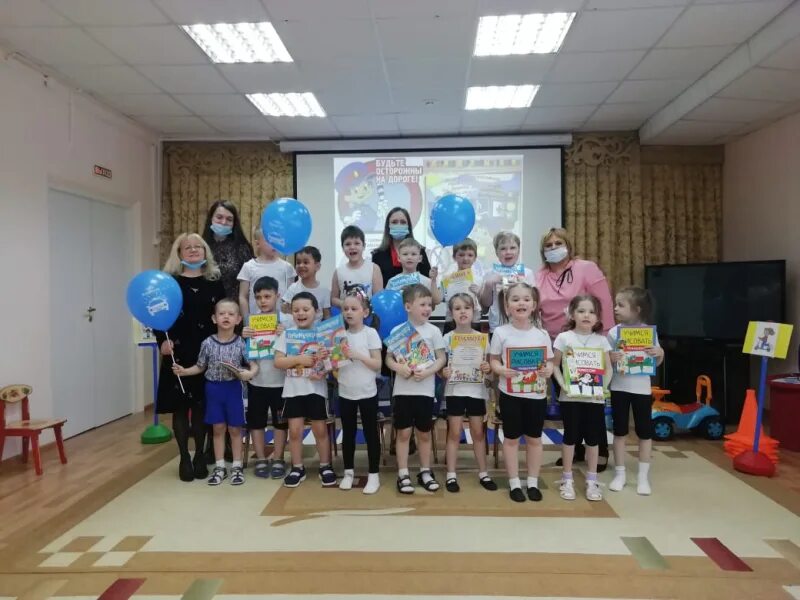 Дюймовочка 11. Дюймовочка музкомедия барнаул. Барби: дюймовочка (dvd). Дюймовочка 11. Дюймовочка и жук.