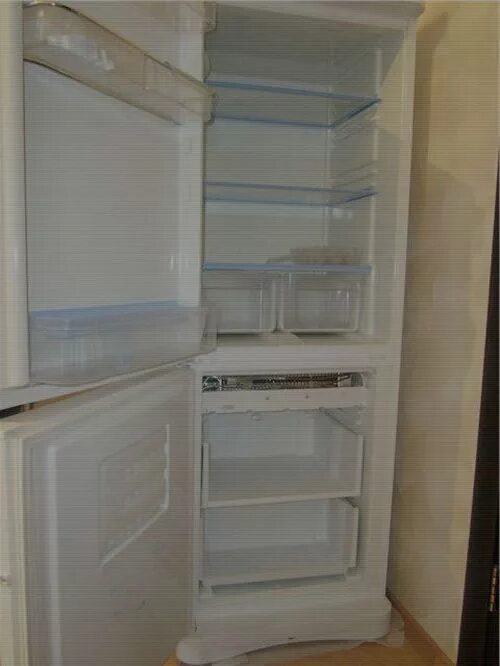 Проблемы холодильником индезит. Холодильник Индезит 23999. Холодильник Индезит двухкамерный 2м. Индезит холодильник 3-х камерный. Холодильник Индезит двухкамерный ноу Фрост.