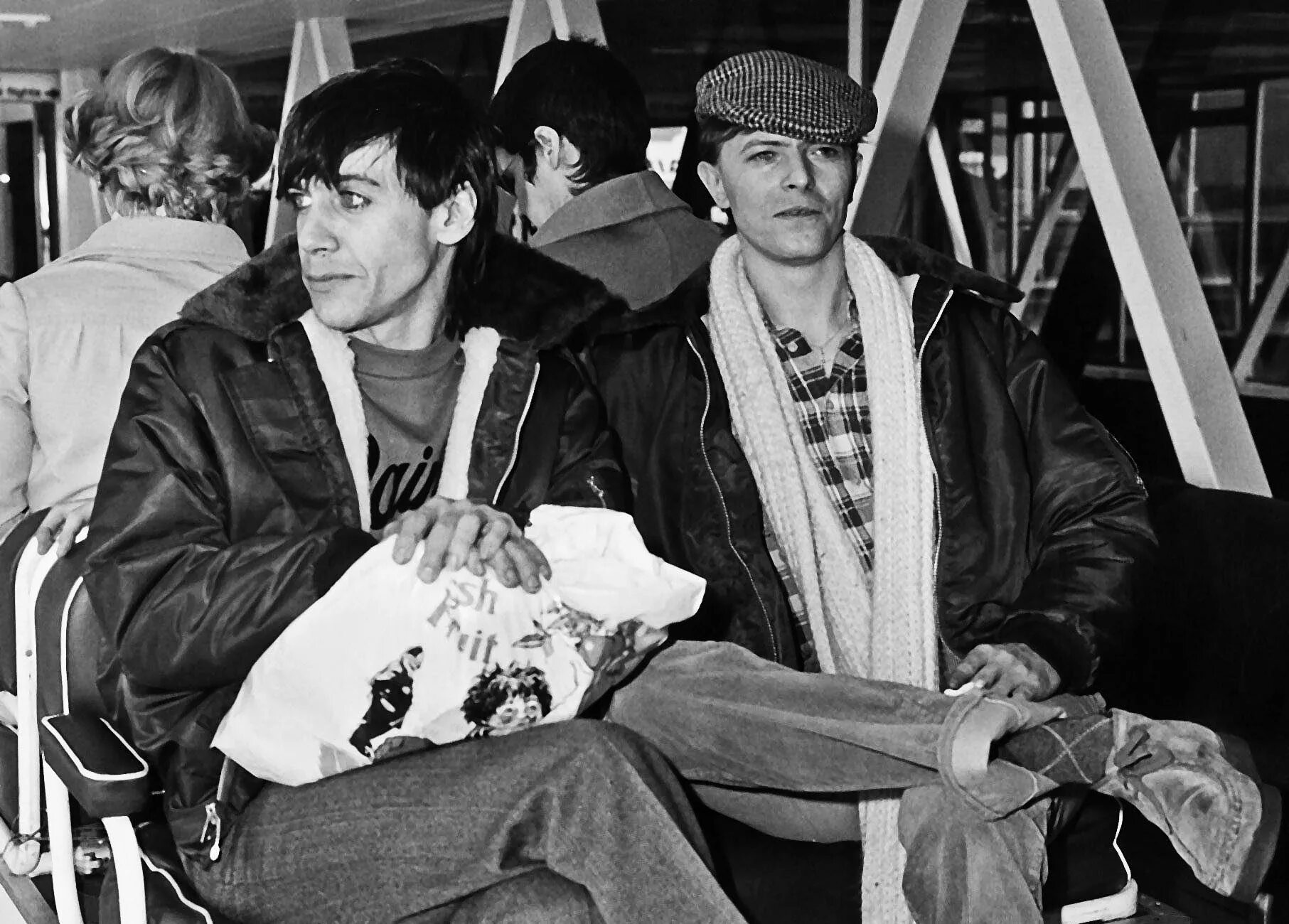 Игги поп и дэвид боуи. David bowie and iggy pop. боуи и игги поп. дэвид боуи и игги поп на красной площади, 1976..