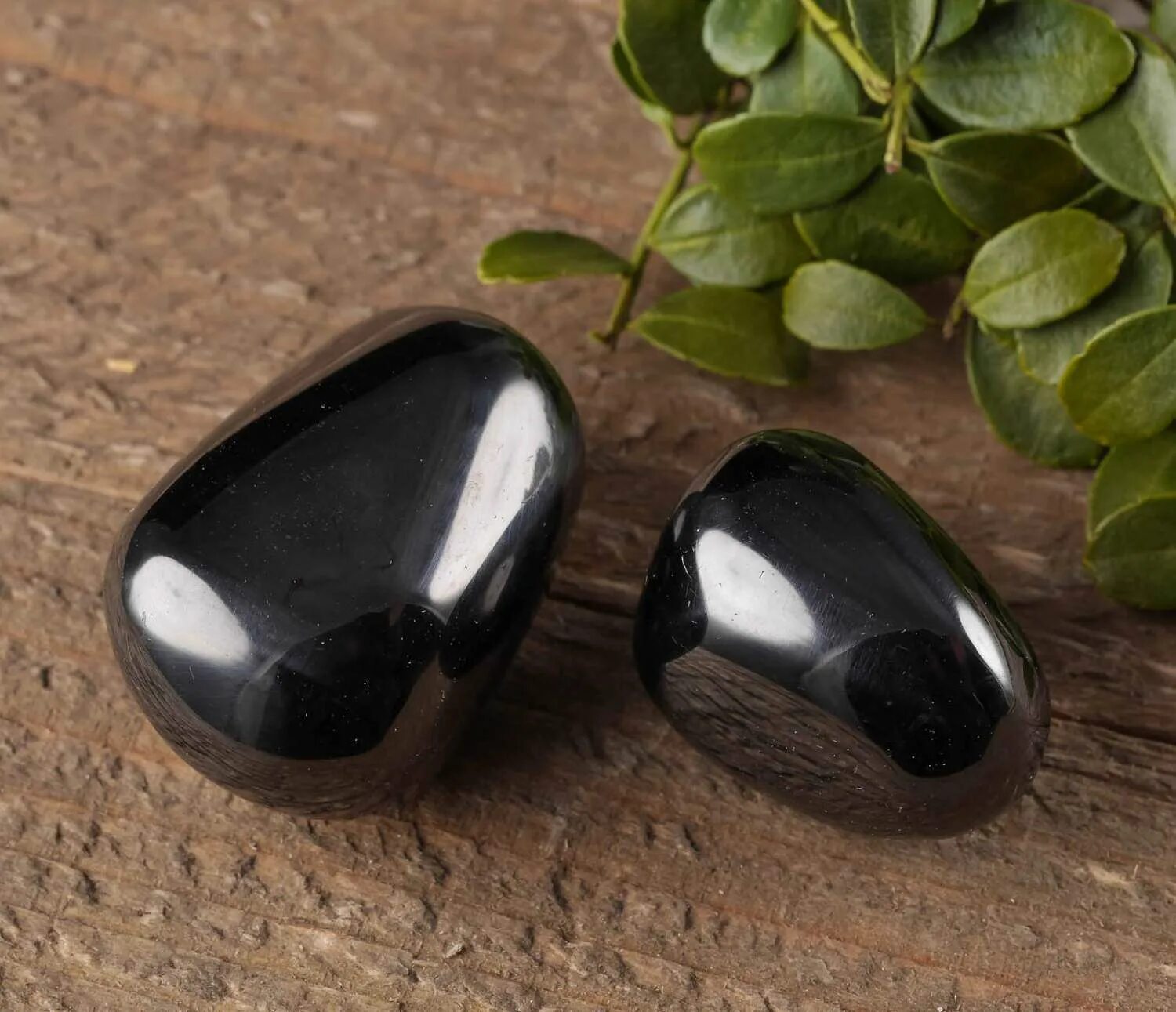 оникс обсидиан. чёрный оникс камень необработанный. черный оникс обсидиан. подходят ли черные камни. оникс и гематит.