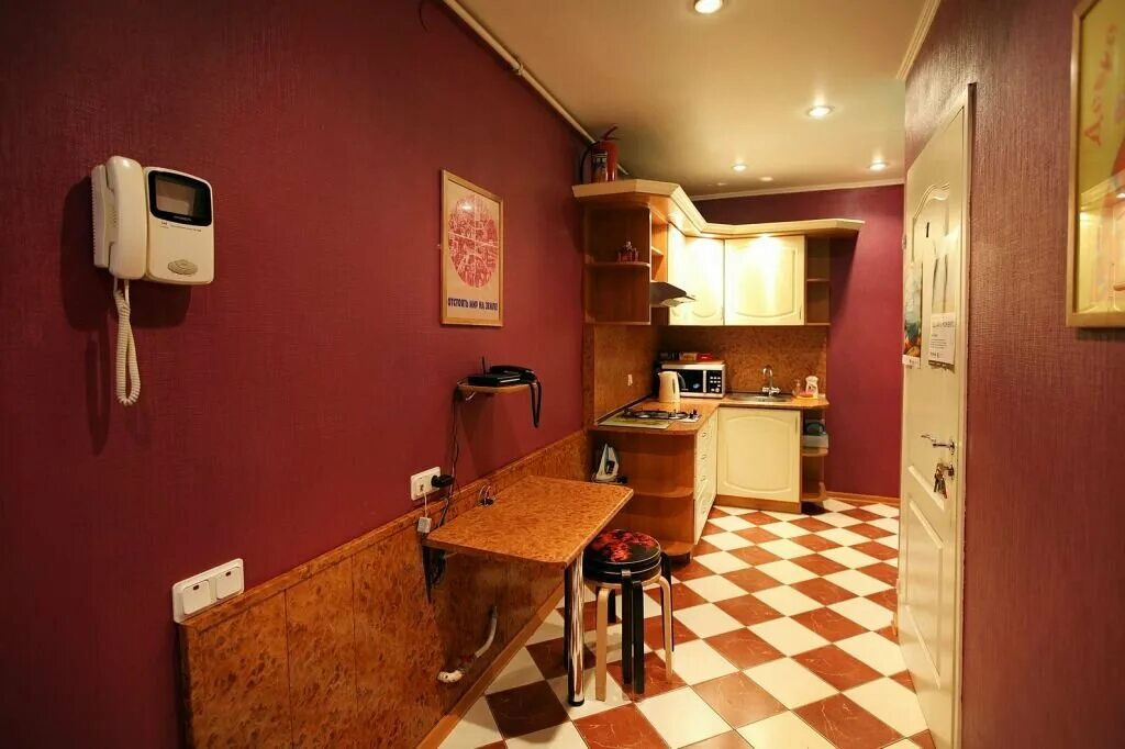 квартиры друзей питер. адрес квартиры друзей. комната отель недорогой. комната 3 звездочного отеля. кухня моники из сериала друзья.