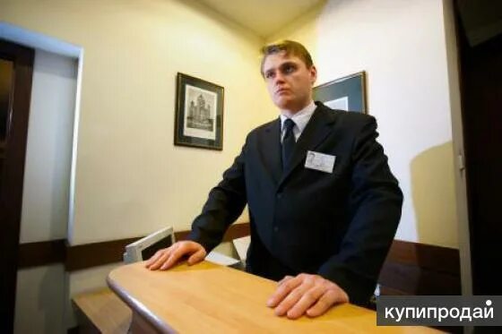 Консьерж в гостинице. Консьерж картинка. Консьерж сервис. Охрана в гостинице. Форма консьержа.
