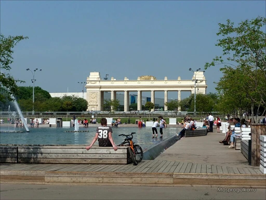 Можно ли в парк горького. Парк культуры Горького Москва. Парк Горького (ЦПКИО имени Горького). Парк Горького Москва фонтан. Набережная в ЦПКИО им. Горького в Москве.