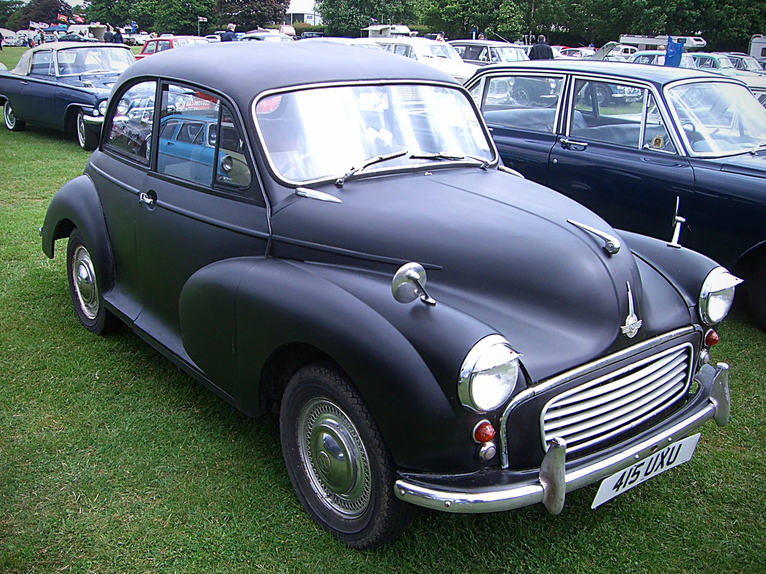 Моррис майнор фото. Morris minor 1000. Mg автомобиль. Английский автомобиль 5 букв на букву р. Британские автомобили.