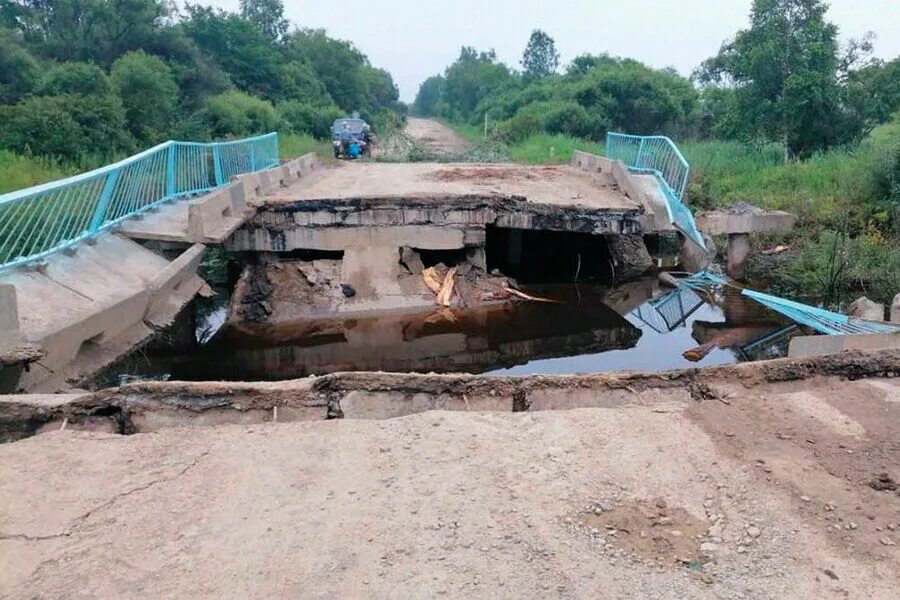 Приморье обрушился мост через реку. Мост Приморье 06.01.2023. Приморский край мост рухнул. Разрушенный мост.