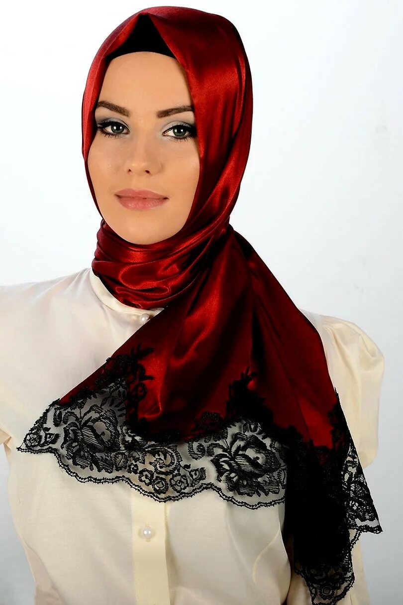 Платок дубай. Арабские платки для женщин. Арабка в платке. Араб в платке. Национальные платки арабок.