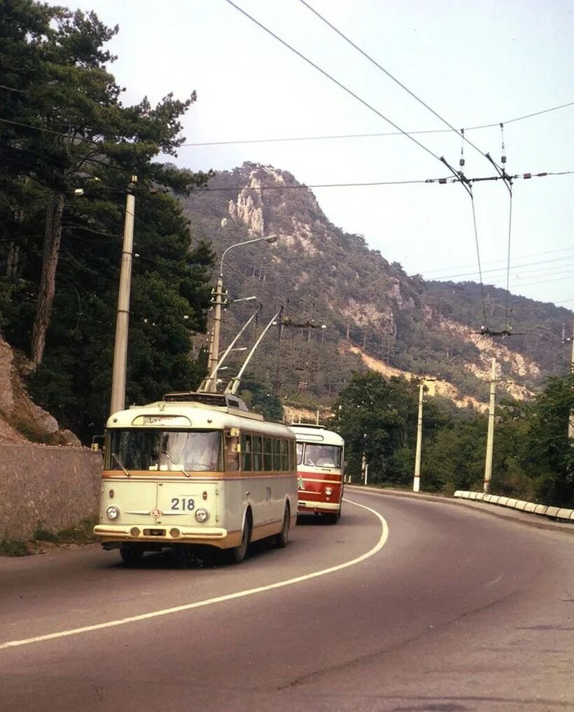 Самая протяженная троллейбусная линия в крыму. Ялта Троллейбусная станция. Троллейбусная трасса Симферополь Ялта. Троллейбусная линия Симферополь Ялта. Троллейбус 52 Симферополь Ялта.