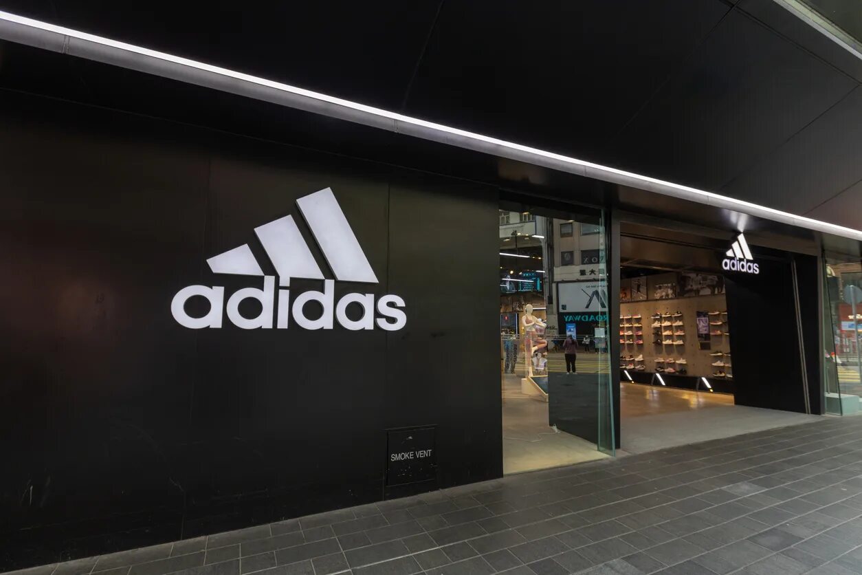 Адидас Россия. Магазин адидас. Магазины adidas в России. Розничный магазин адидас. Адидас уходит