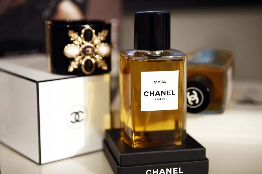 элитная парфюмерия. духи известных брендов. Sweet morphine духи. элитная косметика и парфюмерия. люксовые духи.