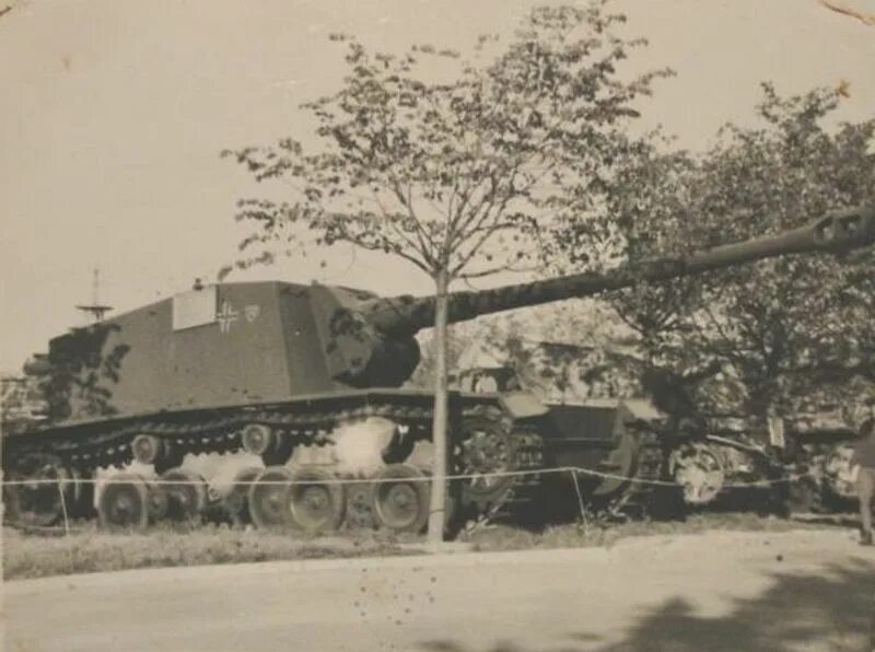 Иваново трофейная техника. Выставка трофейной техники в москве 1943. Выставка трофейной техники 1945. Выставка трофейного вооружения в парке горького 1943. Трофейная техника в ростове на дону.
