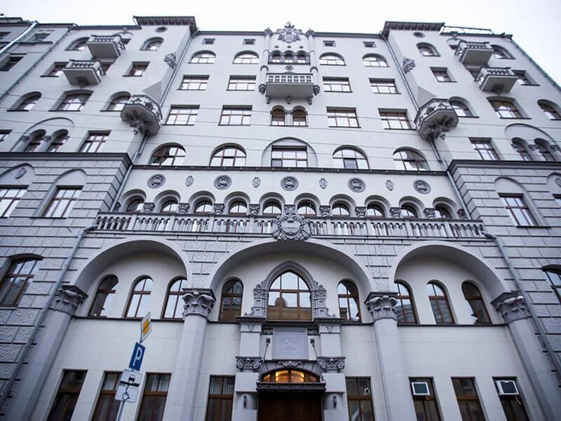 Вс рф поварская 15. Скамейка для ресторана. Поварская 15. Поварская, д. Гордон (дом со львами).