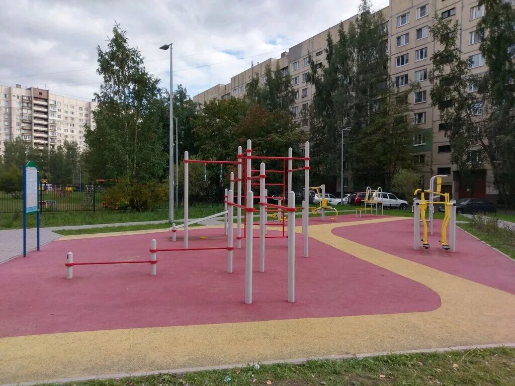 хорошая спортивная площадка. петербург спортивные площадки. спортплощадка набережная реки фонтанки 90. детские площадки невского района большевиков. токсово спортивные площадки воркаут.