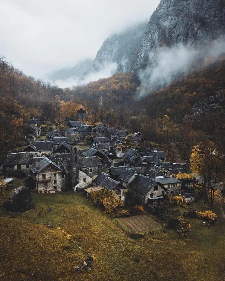 Full village. Деревня Фороглио Швейцария. Альбибен деревня в Швейцарии. Деревушка Гриндель в Швейцарии. Швейцария деревня санэдрио.