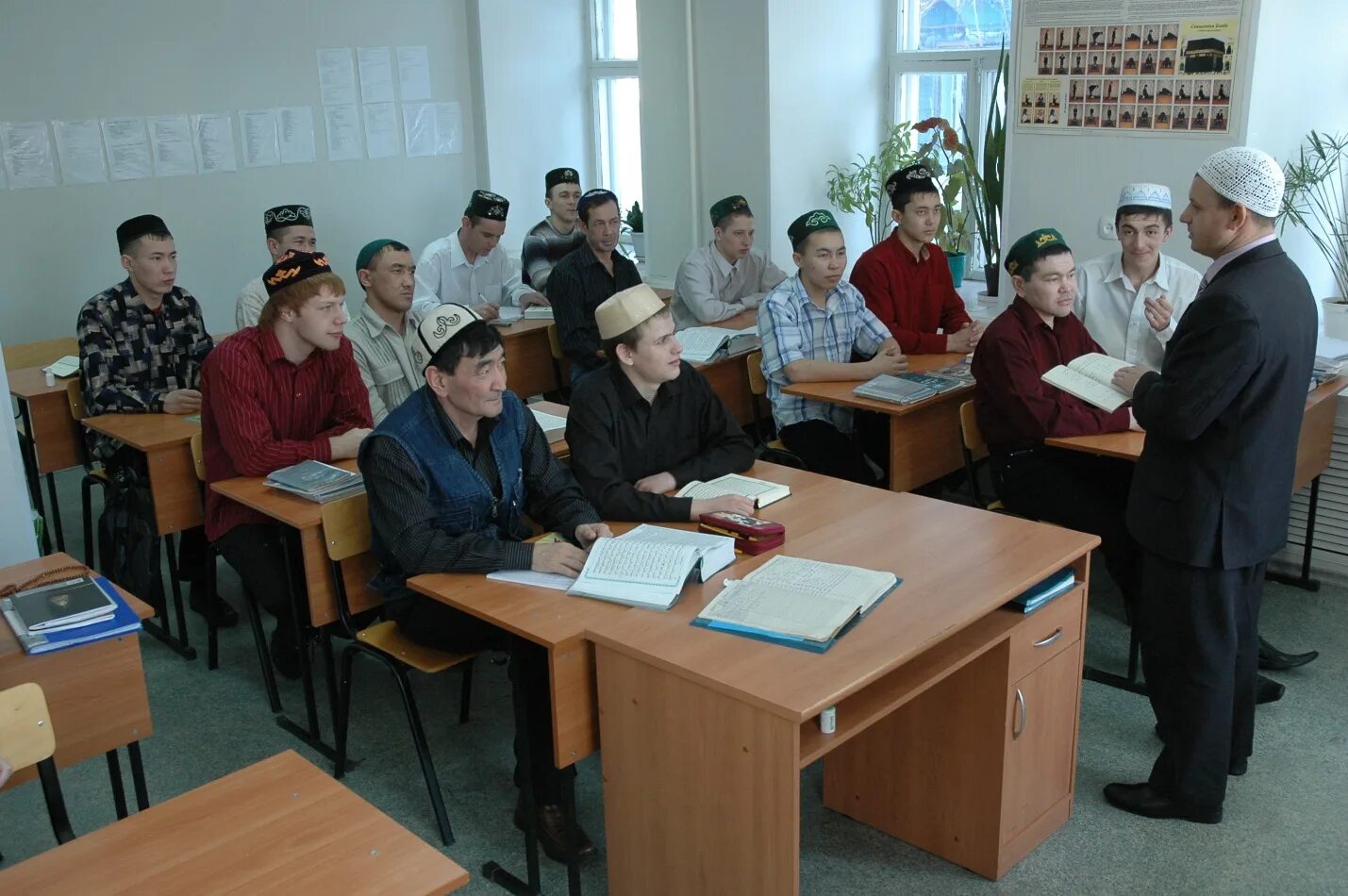 Медресе саситлинский. Медресе шейх саид. Студенты медресе. Сизо нальчик вологирова. Сизо 1 нальчик.