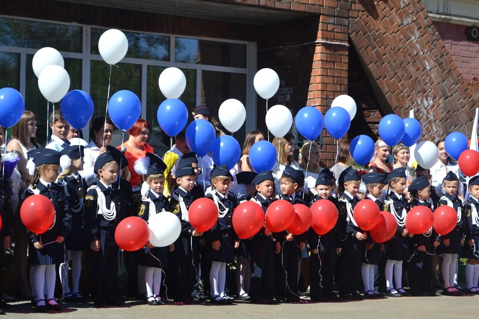 10 сентября школы. Школа 10 Иркутск Пономарева. Школа номер 10 Иркутск. Школа 1 Иркутск. МБОУ СОШ 64 Иркутск учителя.