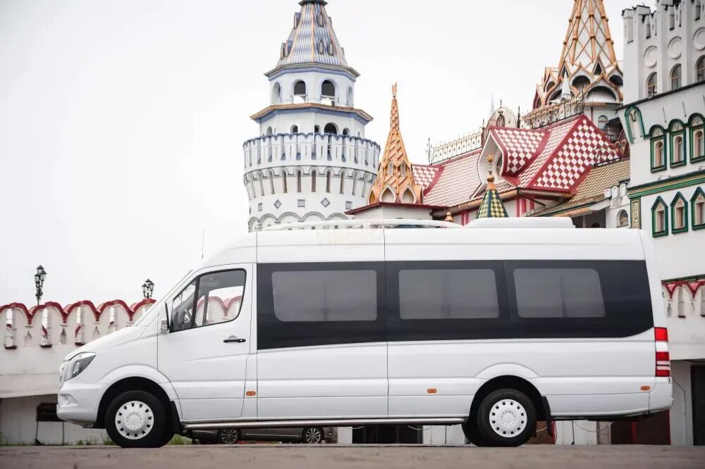 Найди спринтер. Мерседес Спринтер белый. Mercedes Sprinter Lux. Мерседес Спринтер Люкс белый. Микроавтобус Мерседес Спринтер Люкс.