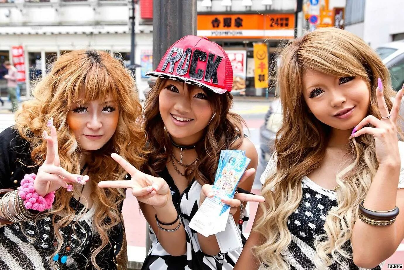 Гангуро субкультура. Стиль гяру в японии. Гяру и гангуро. Сибуя гяру. Гяру и когяру.