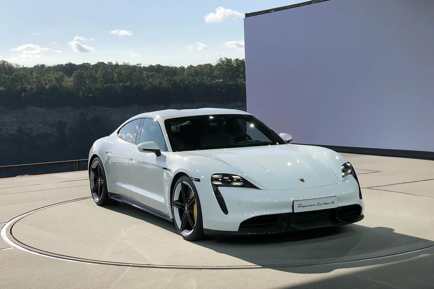 Porsche taycan 2021. Porsche mission e cross turismo. Porshe mission e. Электрокар порше taycan. Порше taycan 2020.