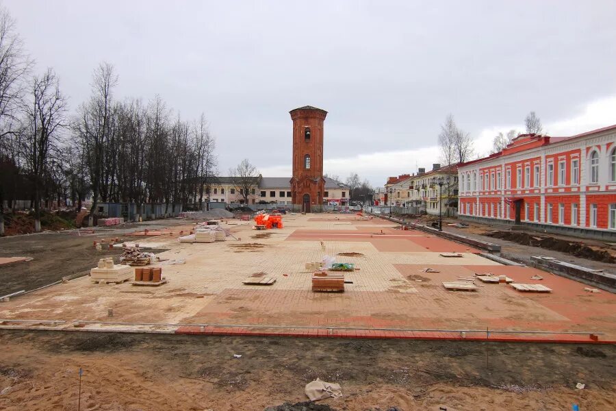 Водонапорная башня, старая русса, соборная площадь. Площадь старой руссы. Город старая русса площадь башня. Старая русса центральная площадь. Площадь старой руссы.