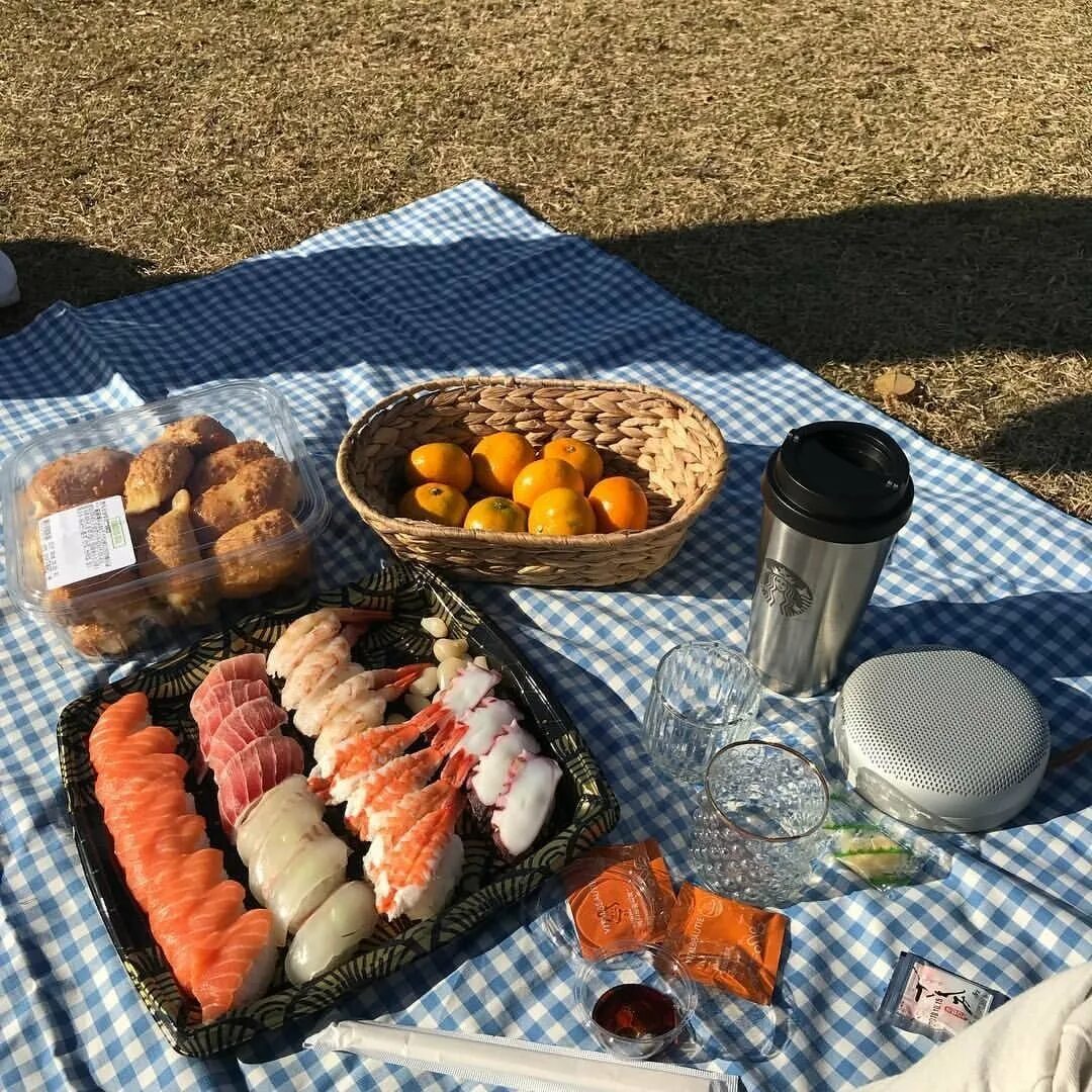 Что взять на природу кроме еды. Еда на пикник. Продукты на пикник. Блюда для пикника. Еда для пикника на природе.