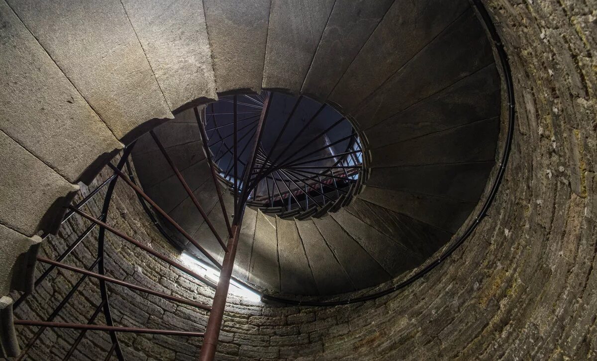 колоннада исаакиевского собора. подняться на колоннаду. исаакиевский собор подъем на колоннаду. время в колоннаду. лнстница исакиевский собор.