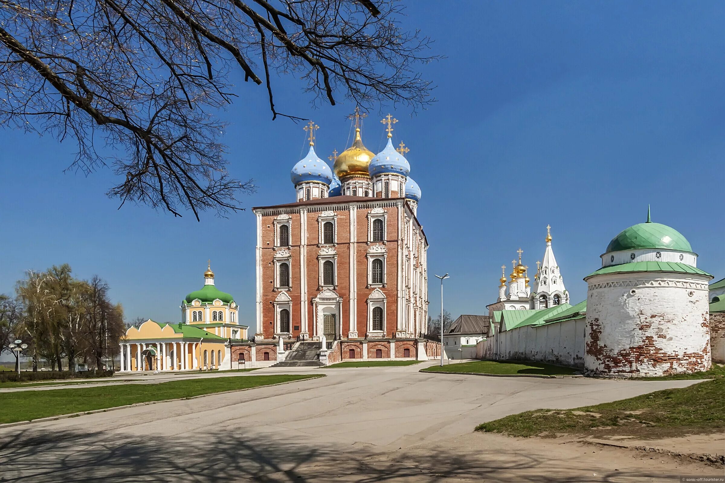 Успенский храм Рязань. Успенский храм Кремля Рязань. Рязанский кремль сайт