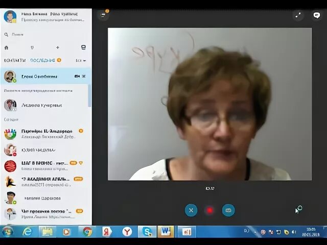 По скайпу с женщиной. Бабы в скайпе. Русские женщины в скайпе. Взрослые женщины в скайпе. Женщины показывают по скайпу
