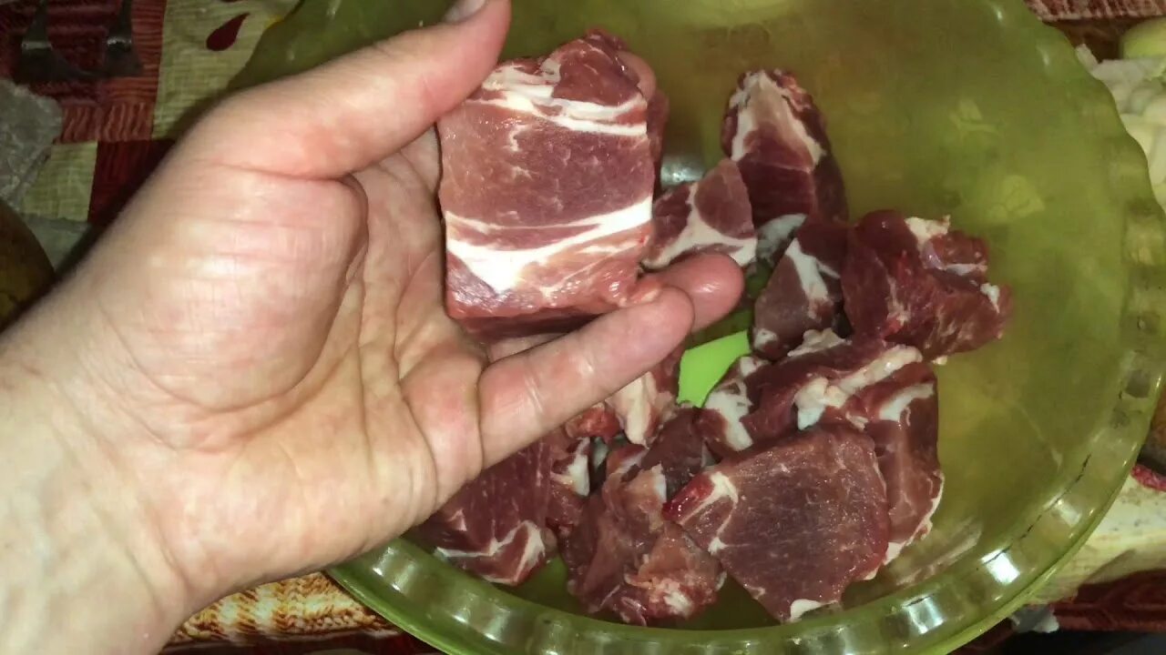 Нужен шашлыки уксус. Маринад для свиной шейки. шашлык с уксусом. советский маринад для шашлыка. советский шашлык из свинины.