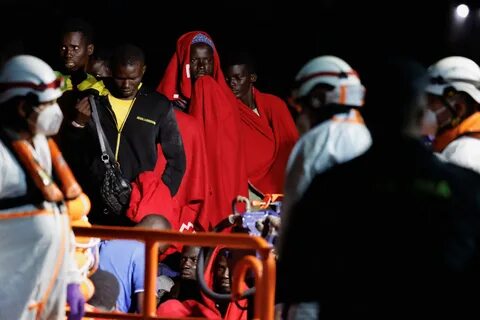 Испания спасла лодку с 84 мигрантами, один из них погиб 