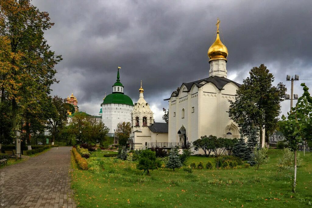 Пятницкое подворье Троице-Сергиевой Лавры. Храм Параскевы пятницы Сергиев Посад. Пятницкое подворье Сергиев Посад. Введенская Церковь Троице Сергиева Лавра.