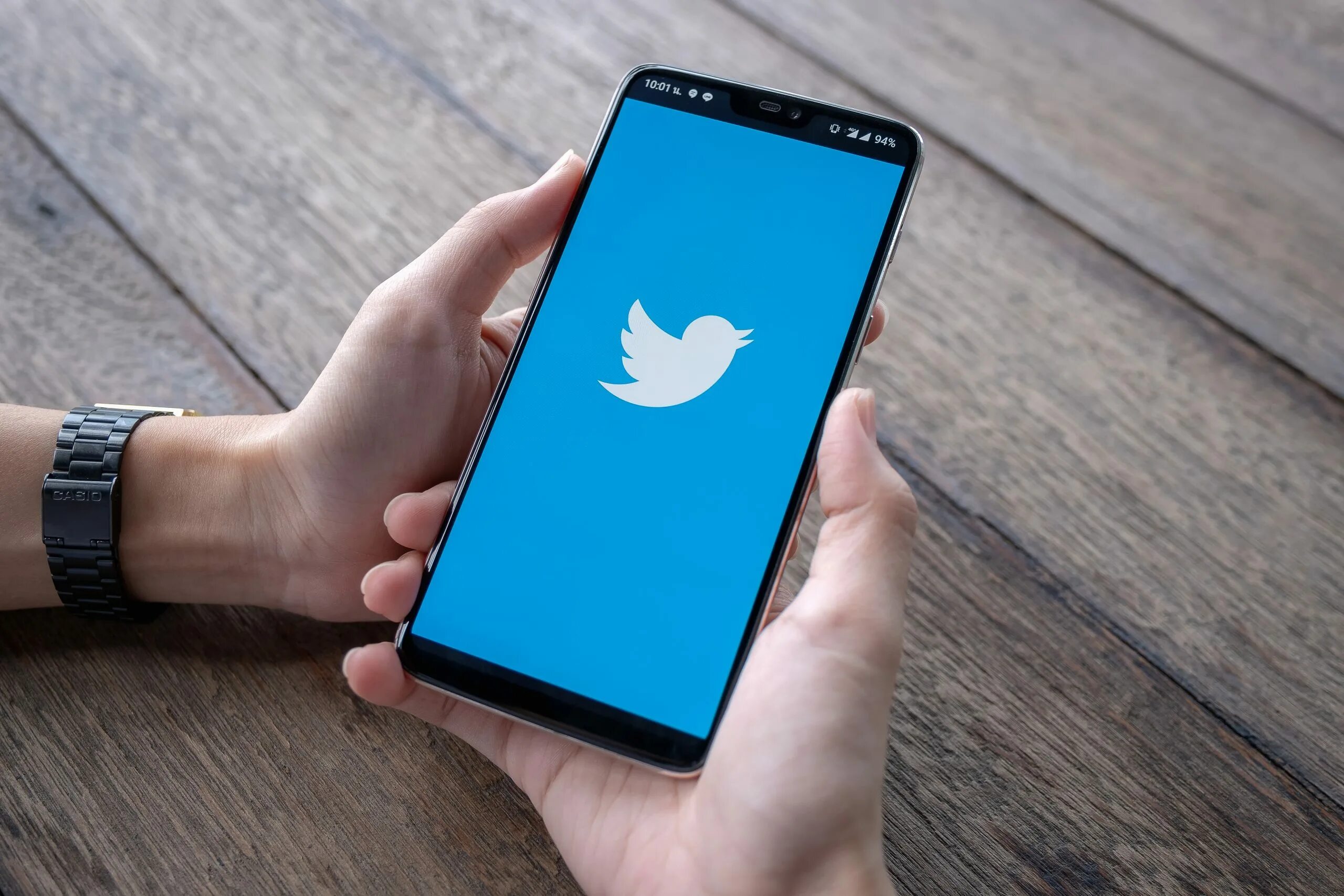 Твиттер соц сеть. Twitter app store. Твиттер в смартфоне. Твиттер сток. Twitter mobile main.