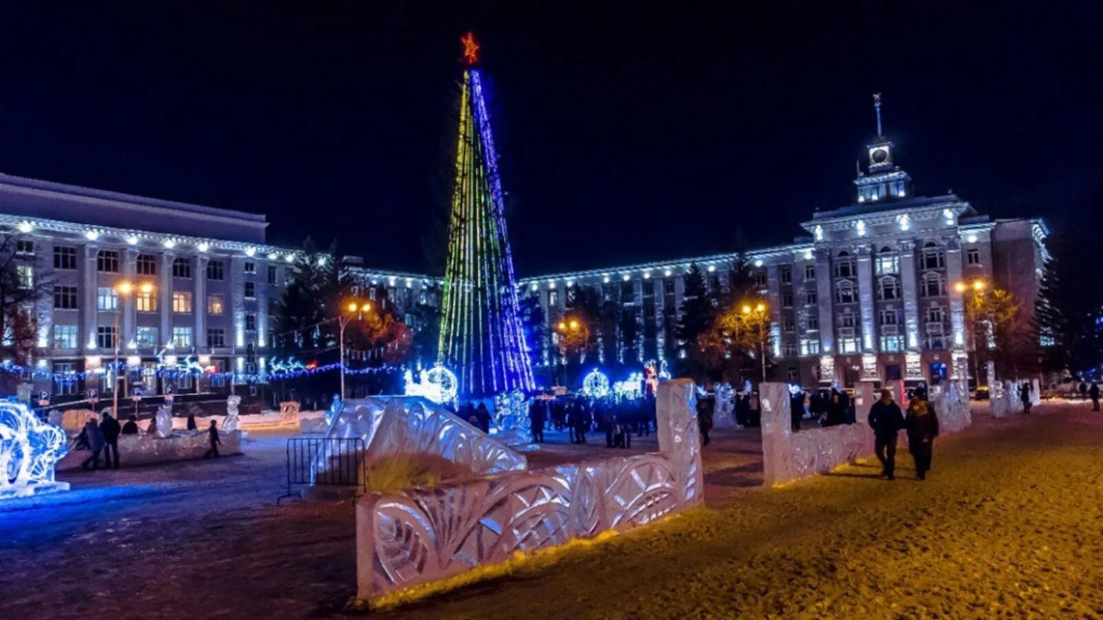 В Уфе заработал фонтан на Советской площади, 3 августа 2021 3 августа 2021 У