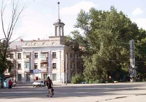 Фотомиг рубцовск. Дом под шпилем рубцовск. город рубцовск алтайский край дом под шпилем. площадь воронина в рубцовске. рубцовск площадь сталина.