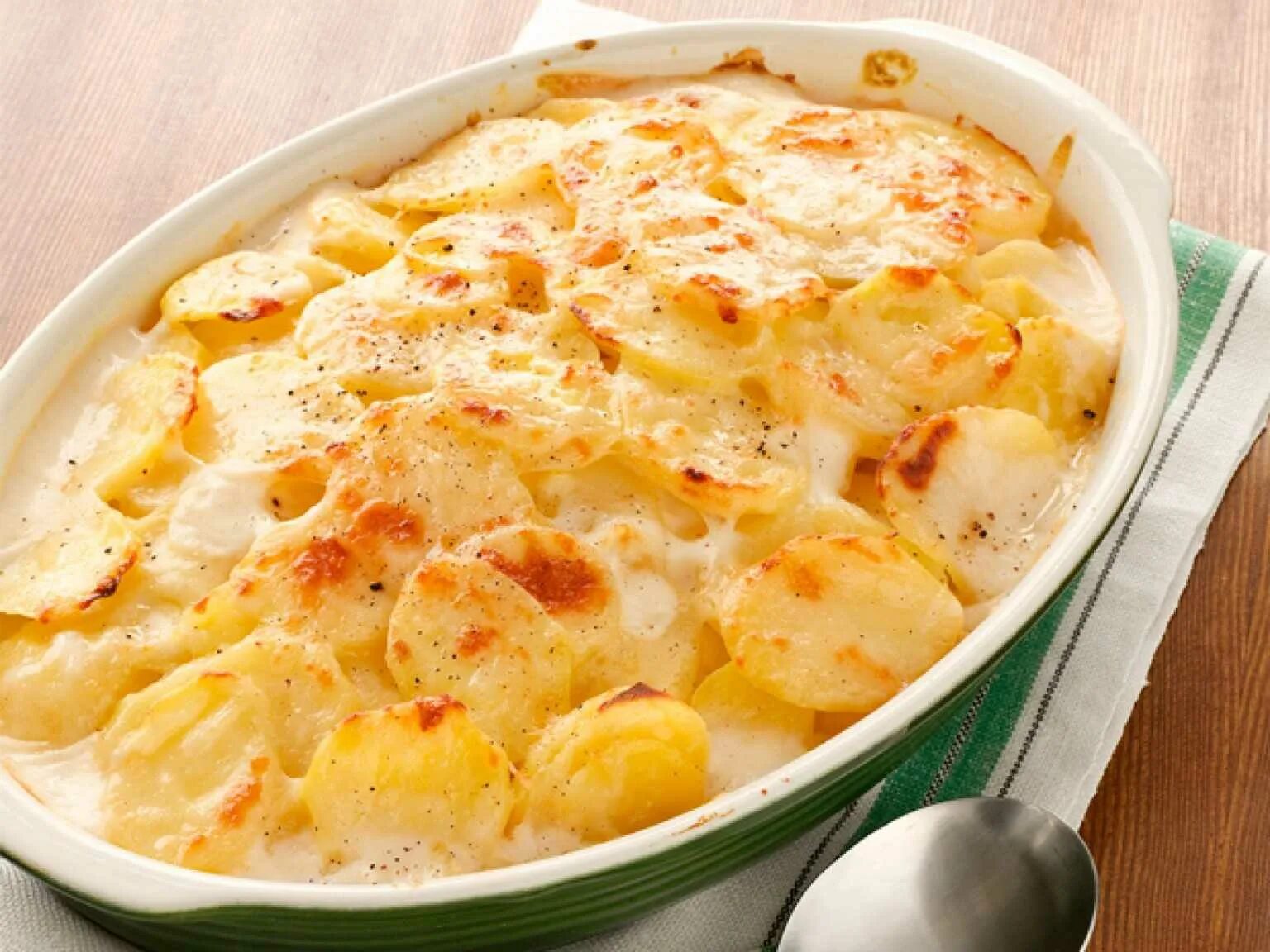 Грудка с картошкой в духовке со сметаной