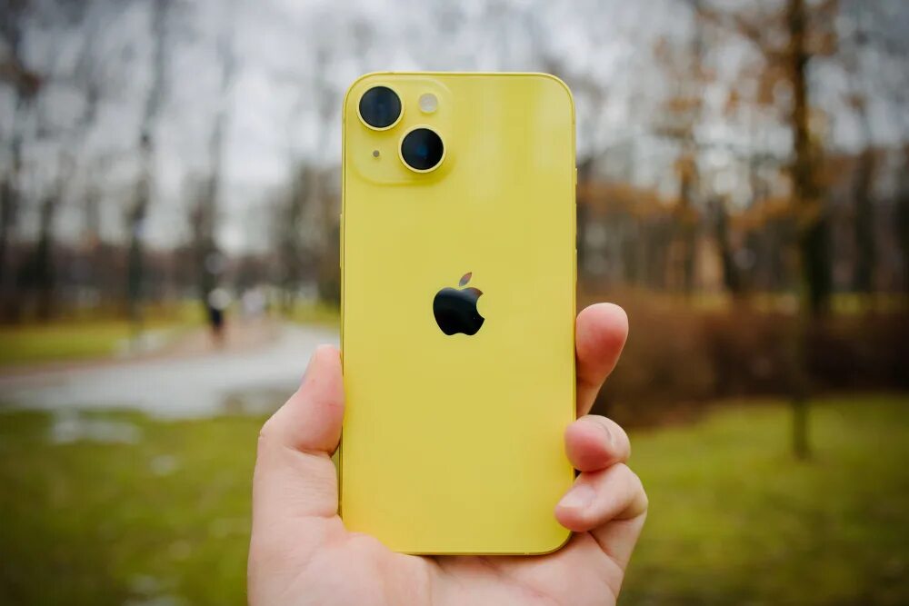 Iphone 11 Yellow. Iphone 14 желтый. Желтый чехол Apple 14 Pro. Айфон жел. Желтый айфон 13