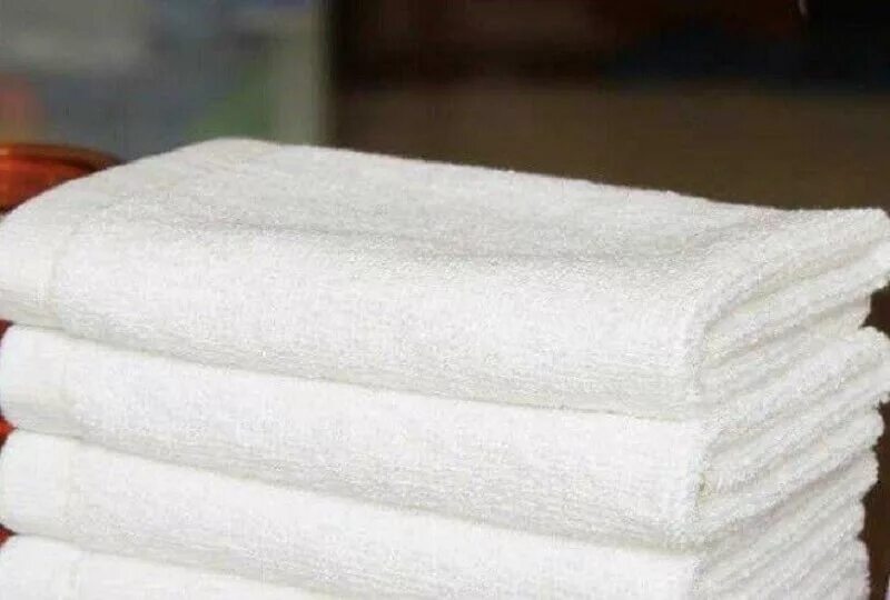 Как быстро отбелить полотенца. Белоснежные полотенца. Отбеливание кухонных полотенец. Отбеливайте полотенца кухонные. Отбеленные полотенца.