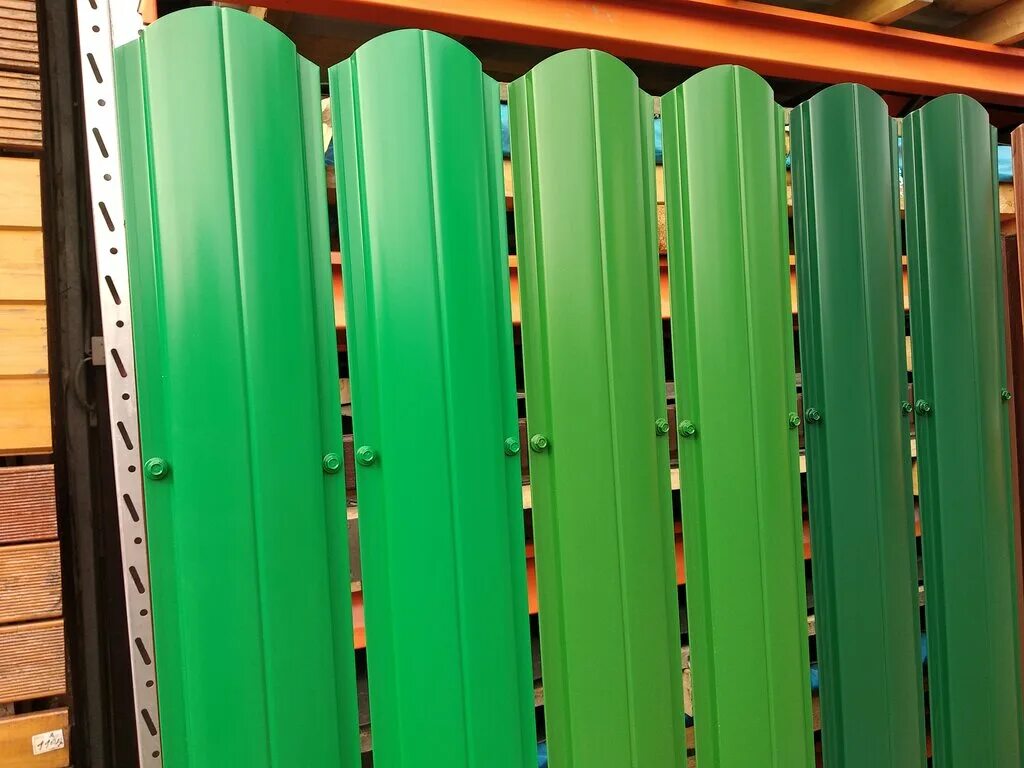 станок для прокатки евроштакетника. евроштакетник ral 3005. станок для производства штакетника. мет штакетник олимп премиум. производство штакетника металлического.