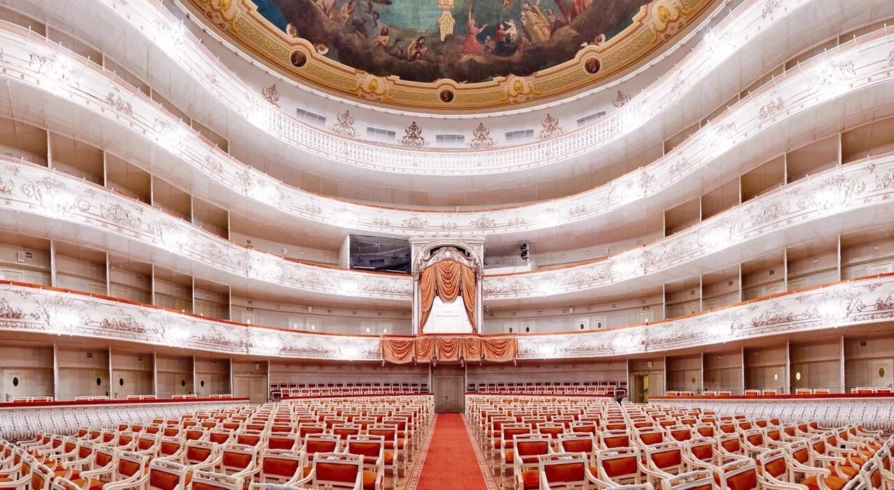 эрмитажный театр санкт-петербург. театр мусы джалиля зал. мариинский зал. краснодарская филармония имени г. саратовский академический театр.
