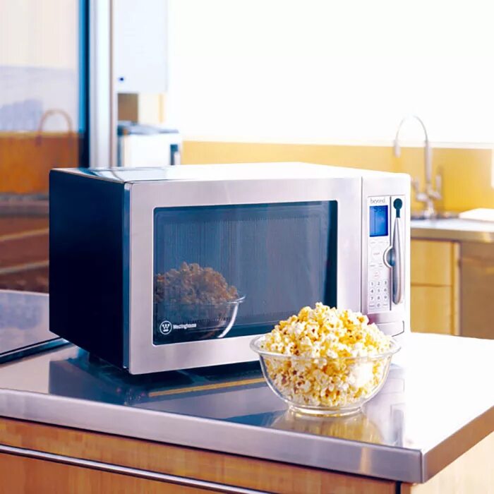 Микроволновку для дома купить. Samsung m7135 Microwave Oven. Микроволновка в интерьере. Микроволновка в интерьере кухни. Микроволновая печь на кухне.