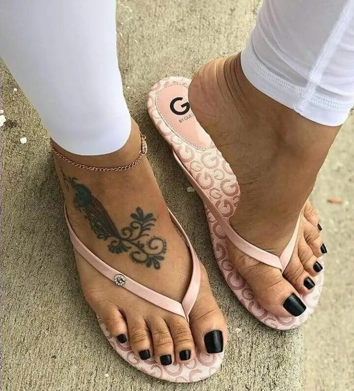 Tattoo on soles. Педикюр фетиш. Кристалл инкед feet. Nail print tattoo foot. Тата фетиш.