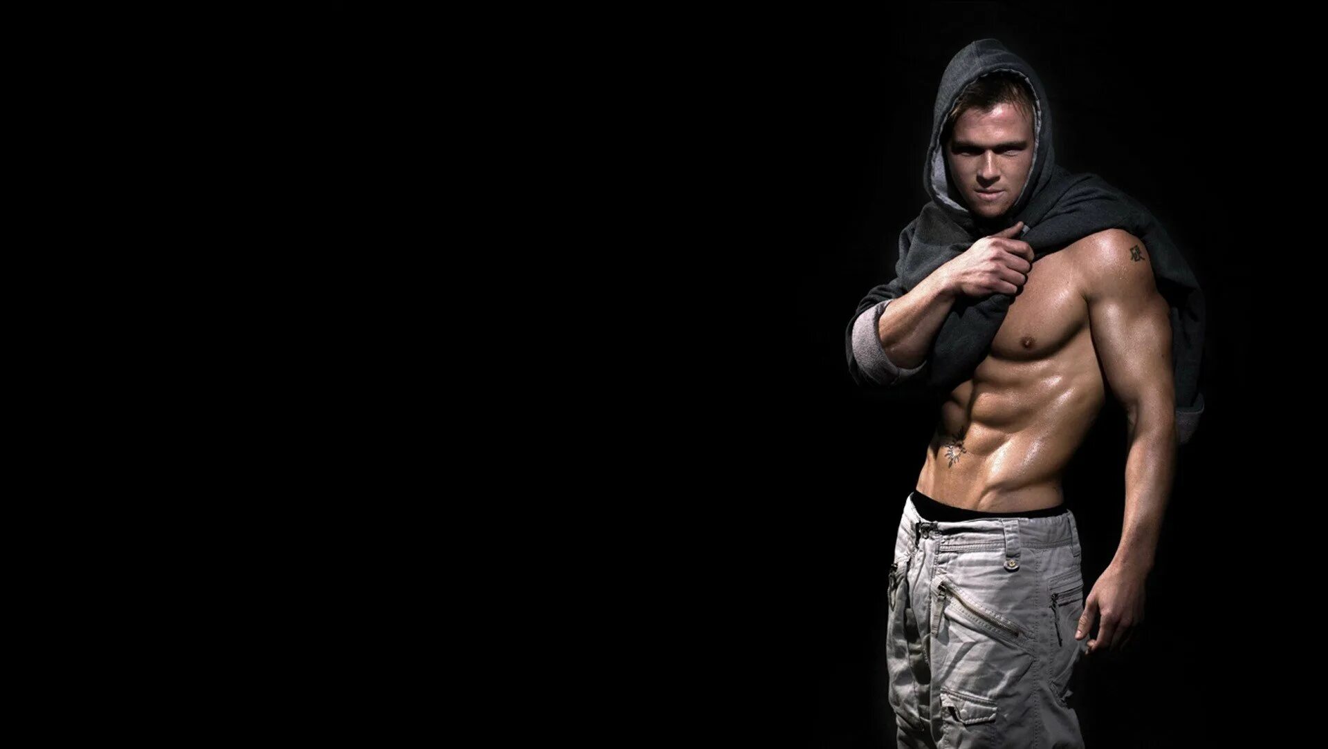 Заставка для мужчин. Ченнинг татум торс. Горячие парни обои. Спортивный мужчина. Мужской торс.