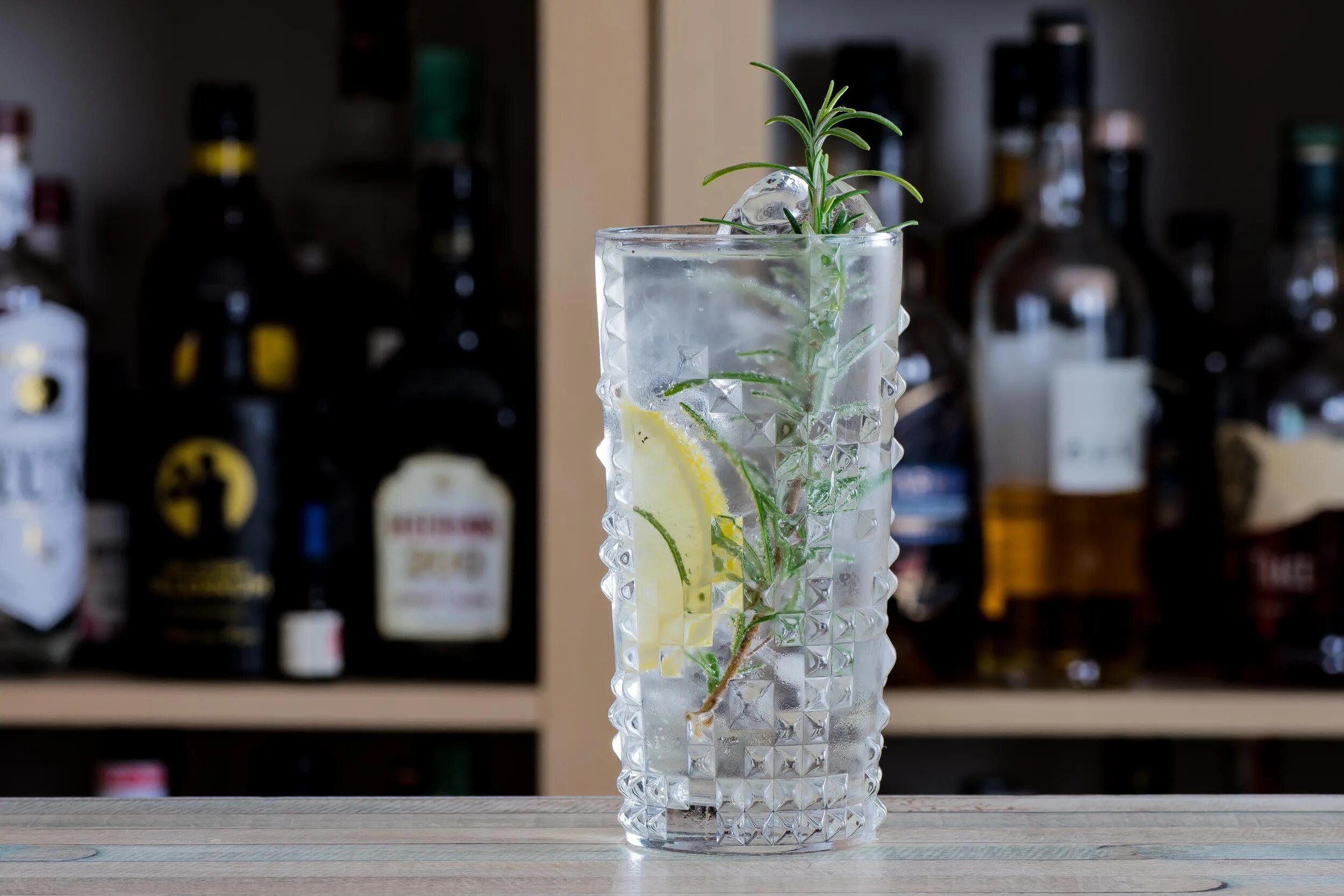 Franklin sons tonic. Джин тоник череп. Джин фримен череп. Джин тоник череп. Gin в бутылке в форме черепа.