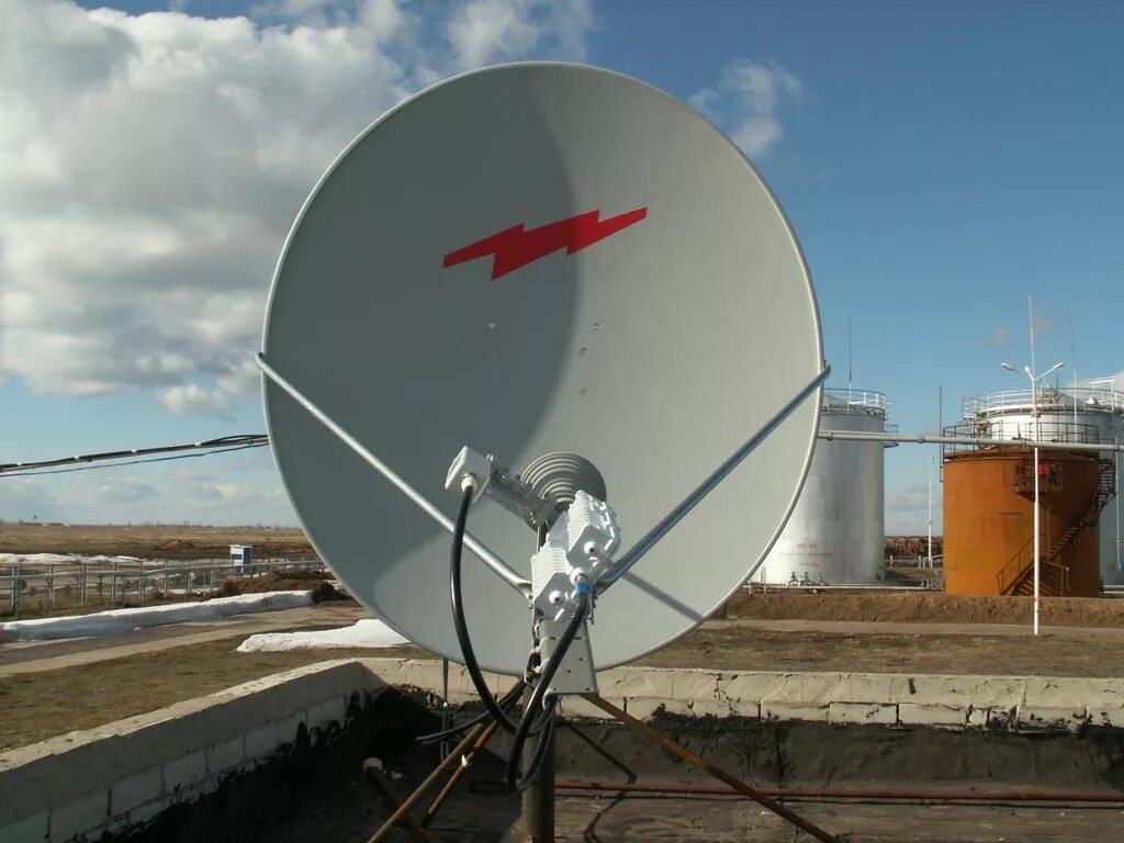 Земная станция связи. Антенна VSAT 1.2 М. Антенна VSAT Ямал-601. Ericsson антенна 1.2м.. Опоры для спутниковых VSAT антенн 1,2.