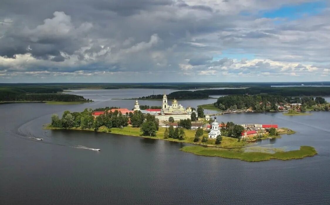 Нило-столобенская пустынь осташков. Свое начало берет в районе озера селигер. Свое начало берет в районе озера селигер. Озеро селигер тверская область. Нило-столобенская пустынь осташков.