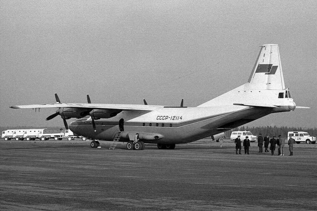 Ан-12 ввс ссср. Ан-12 аэрофлот ссср. Ан-12 в фергане. Значок ссср 12iv. Ан-12 ссср.